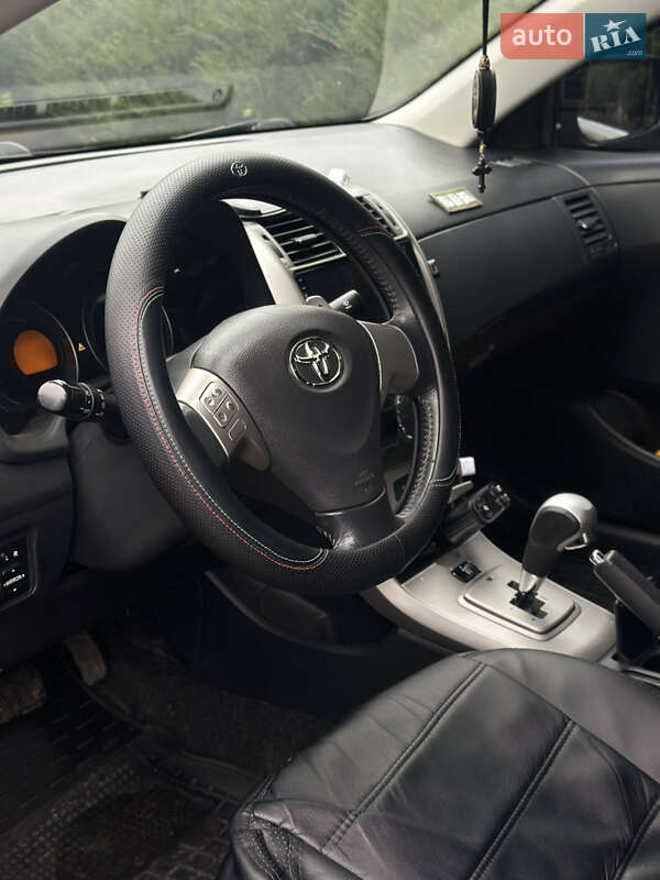 Седан Toyota Corolla 2008 в Лебедине