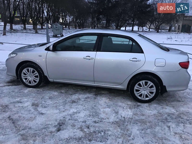 Седан Toyota Corolla 2008 в Тернополе