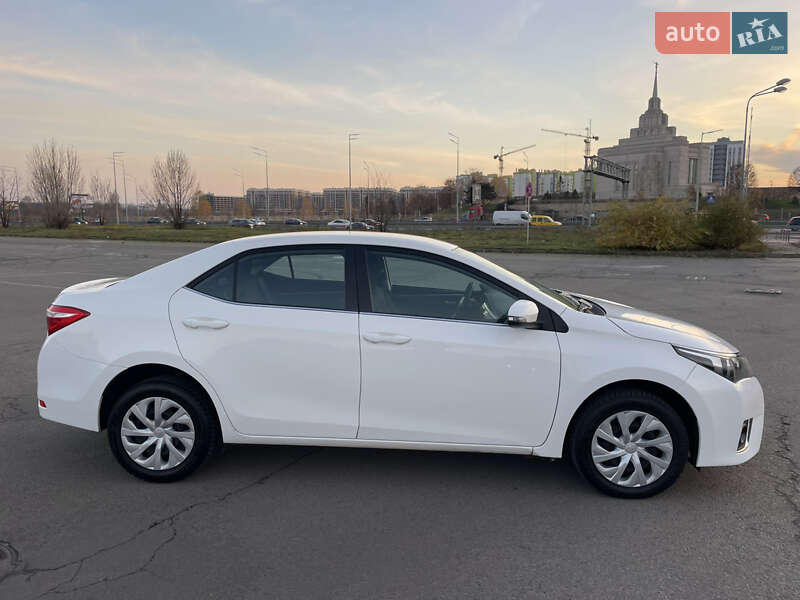 Седан Toyota Corolla 2014 в Києві