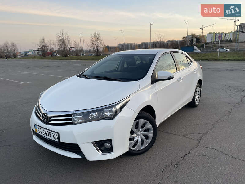 Седан Toyota Corolla 2014 в Києві