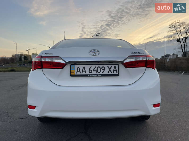 Седан Toyota Corolla 2014 в Києві