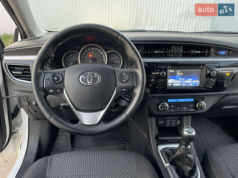 Седан Toyota Corolla 2014 в Києві