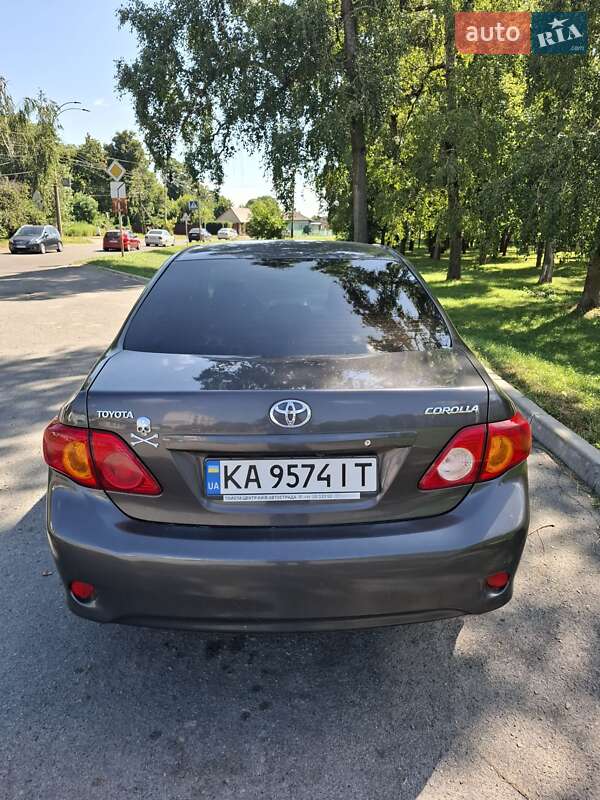 Седан Toyota Corolla 2008 в Прилуках