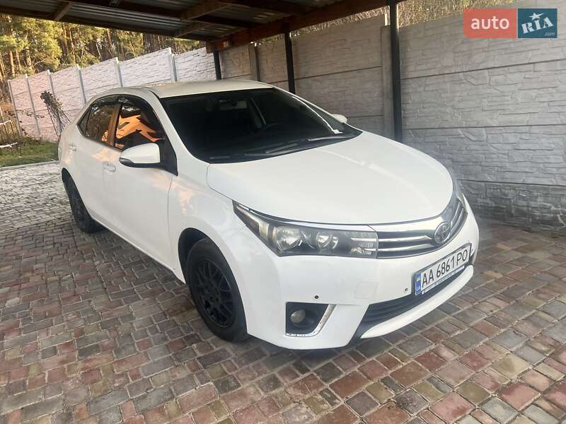 Седан Toyota Corolla 2013 в Василькове