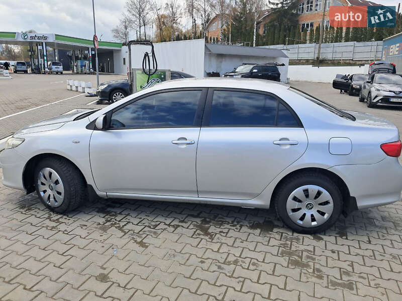 Седан Toyota Corolla 2008 в Черновцах