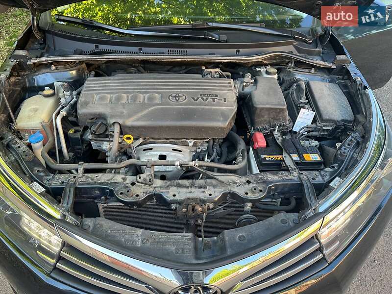 Седан Toyota Corolla 2014 в Днепре