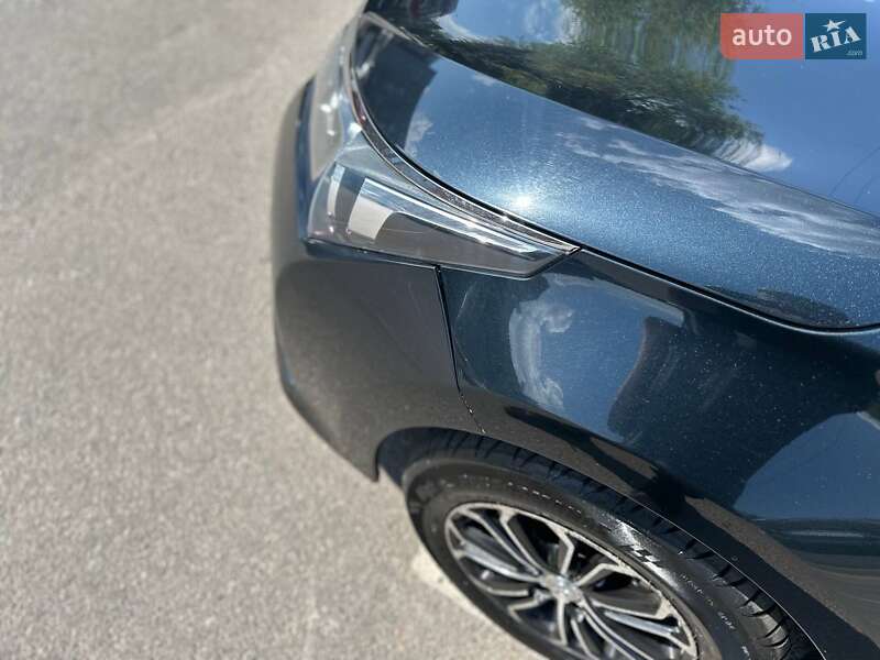 Седан Toyota Corolla 2014 в Днепре