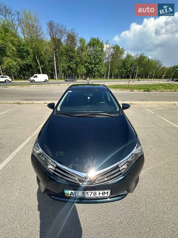 Седан Toyota Corolla 2014 в Днепре
