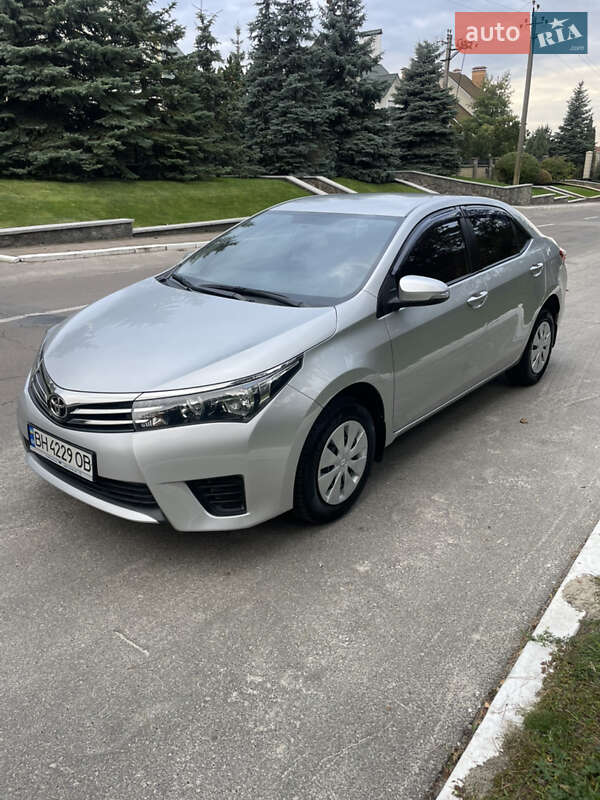 Седан Toyota Corolla 2014 в Киеве фото 3 Седан Toyota Corolla 2014 в Киеве