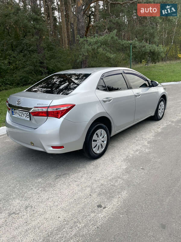 Седан Toyota Corolla 2014 в Киеве фото 11 Седан Toyota Corolla 2014 в Киеве