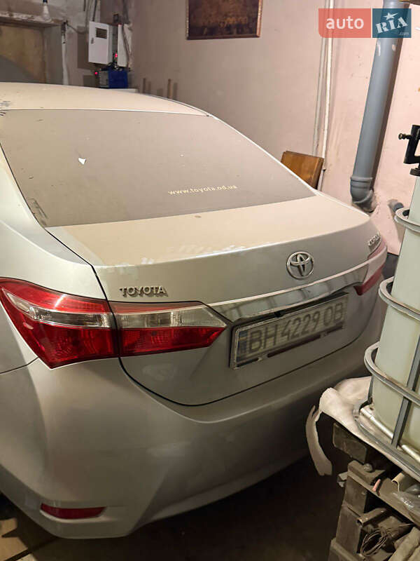Седан Toyota Corolla 2014 в Киеве фото 25 Седан Toyota Corolla 2014 в Киеве