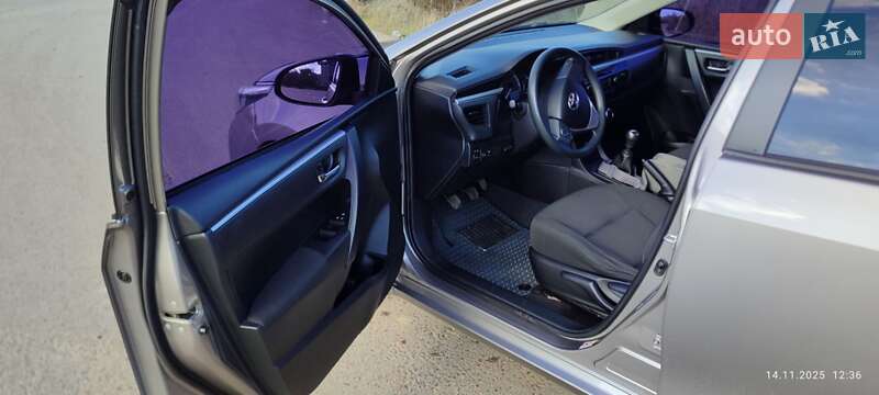 Седан Toyota Corolla 2013 в Миколаєві