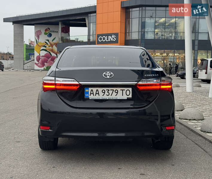 Седан Toyota Corolla 2018 в Києві