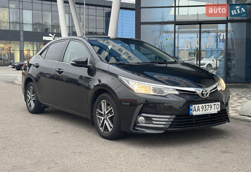 Седан Toyota Corolla 2018 в Києві