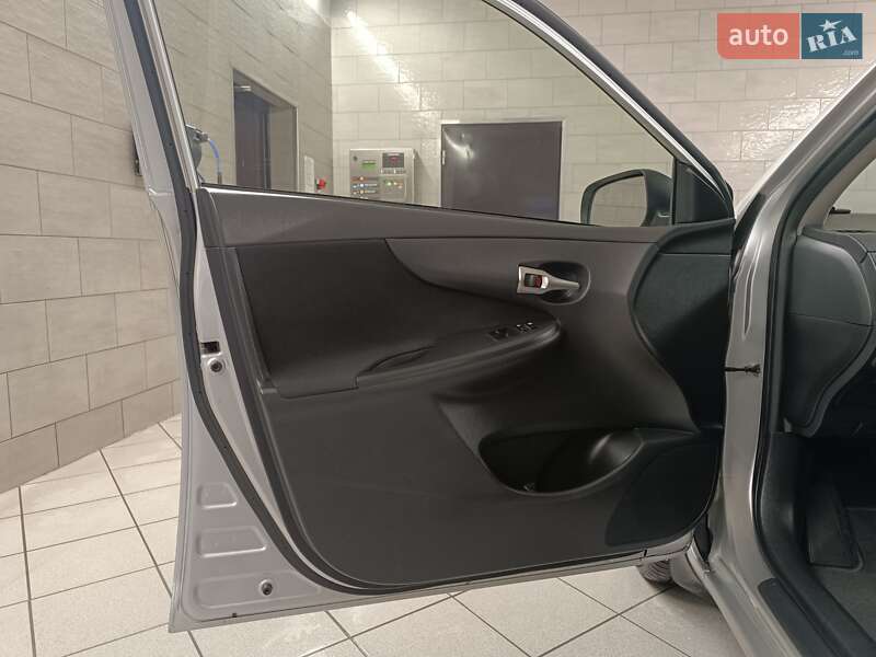 Седан Toyota Corolla 2011 в Львове фото 6 Седан Toyota Corolla 2011 в Львове