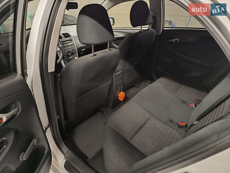 Седан Toyota Corolla 2011 в Львове фото 10 Седан Toyota Corolla 2011 в Львове
