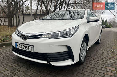 Седан Toyota Corolla 2017 в Дніпрі