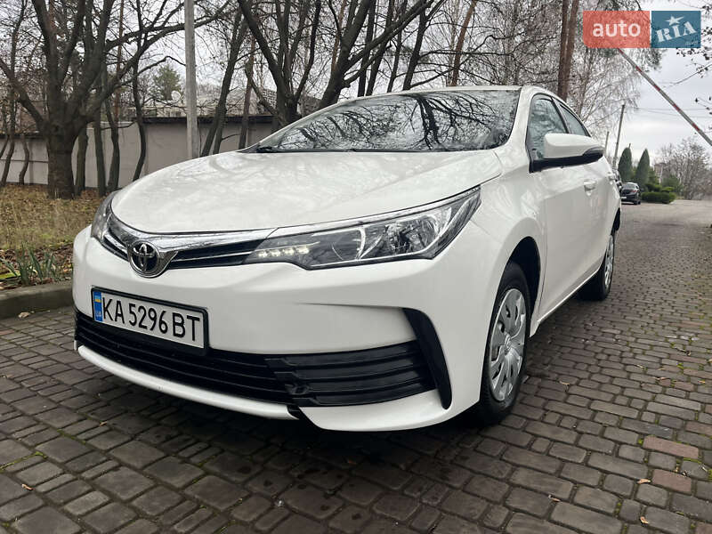 Седан Toyota Corolla 2017 в Днепре