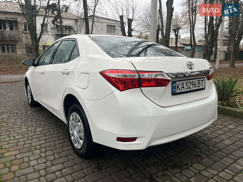 Седан Toyota Corolla 2017 в Днепре