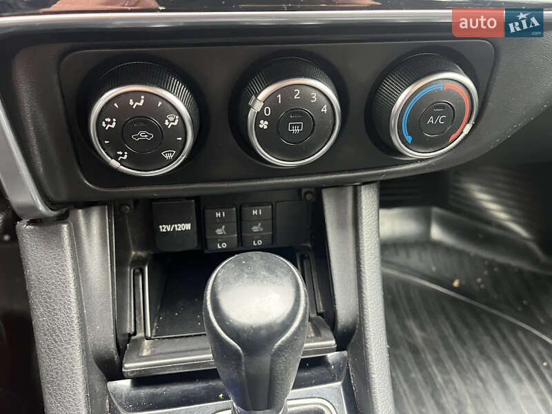 Седан Toyota Corolla 2017 в Днепре