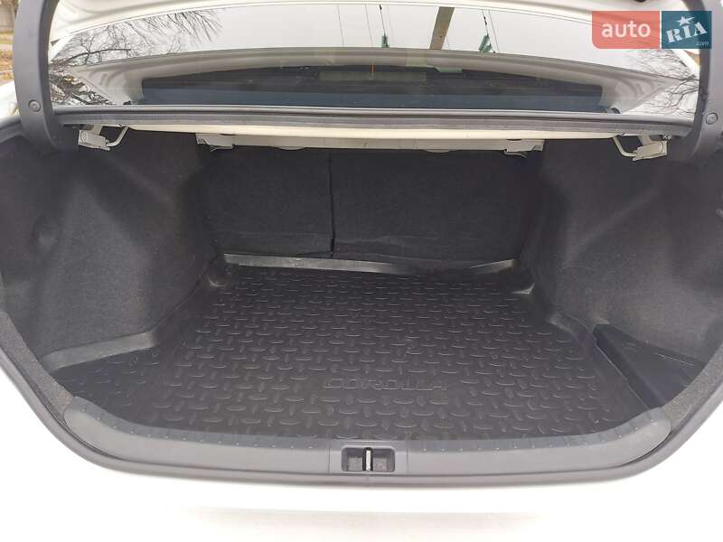 Седан Toyota Corolla 2015 в Полтаве