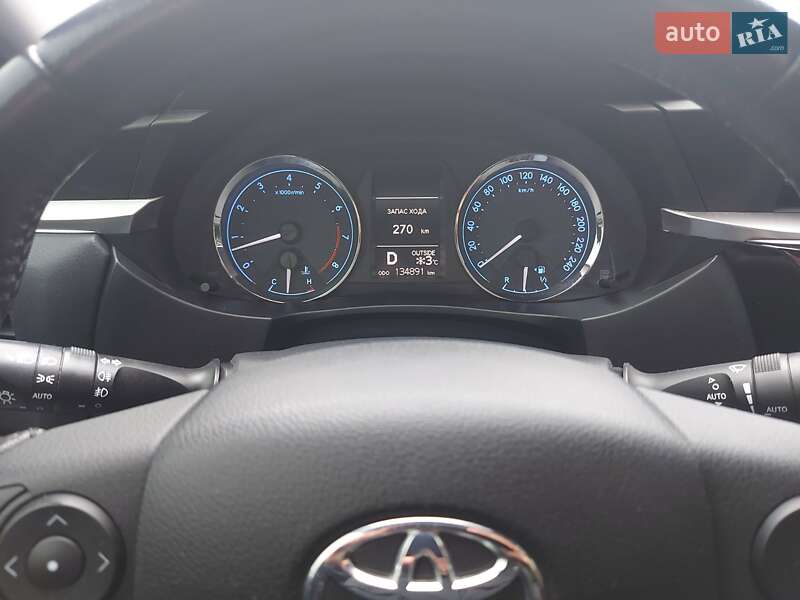 Седан Toyota Corolla 2015 в Полтаве