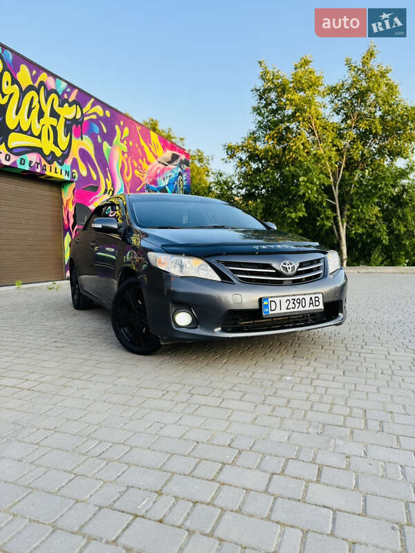 Седан Toyota Corolla 2011 в Кам'янець-Подільському