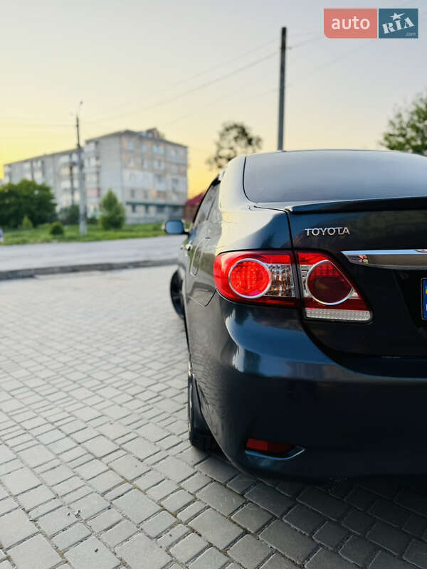 Седан Toyota Corolla 2011 в Кам'янець-Подільському