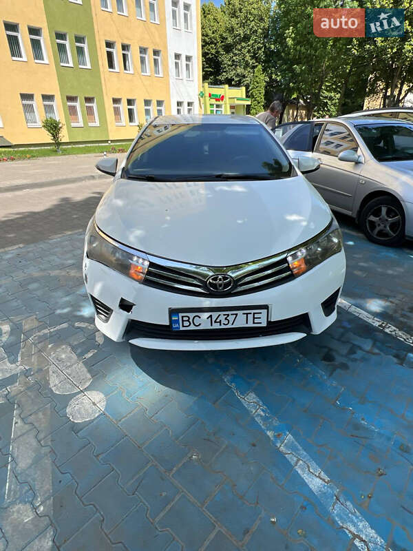 Седан Toyota Corolla 2013 в Львові