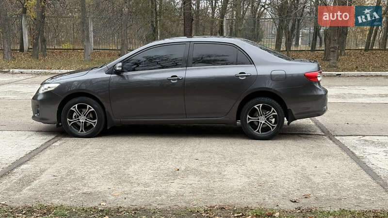 Седан Toyota Corolla 2010 в Жовтих Водах