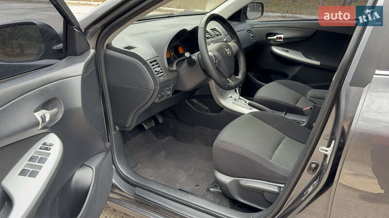 Седан Toyota Corolla 2010 в Жовтих Водах