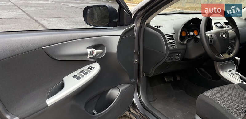 Седан Toyota Corolla 2010 в Жовтих Водах