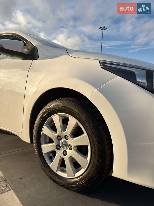 Седан Toyota Corolla 2013 в Киеве фото 13 Седан Toyota Corolla 2013 в Киеве