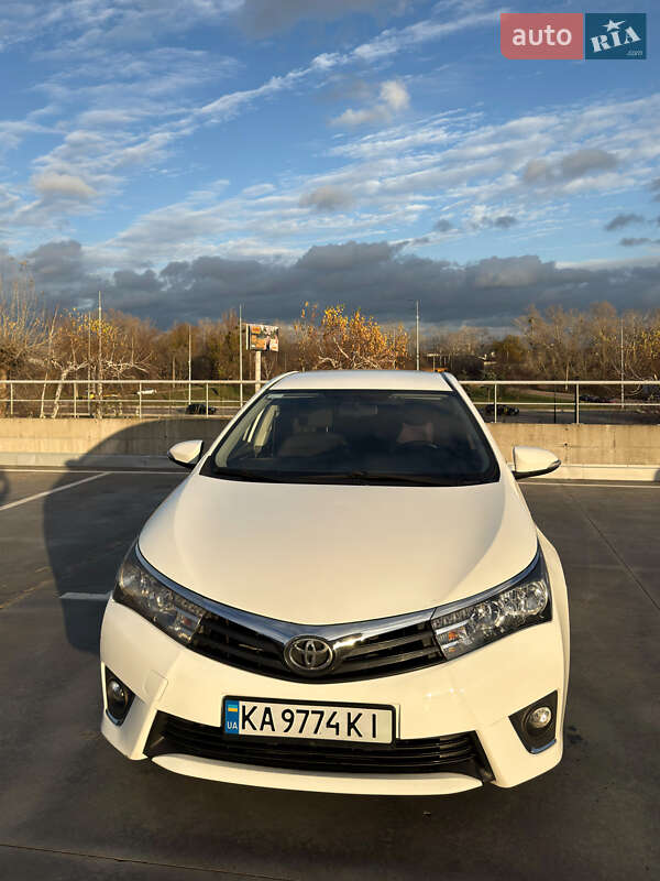 Седан Toyota Corolla 2013 в Киеве фото 8 Седан Toyota Corolla 2013 в Киеве