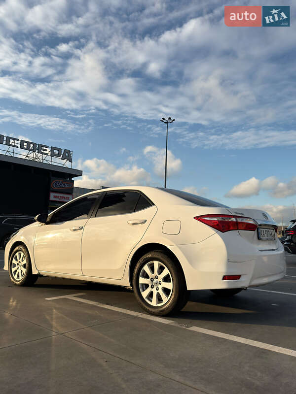 Седан Toyota Corolla 2013 в Киеве фото 6 Седан Toyota Corolla 2013 в Киеве