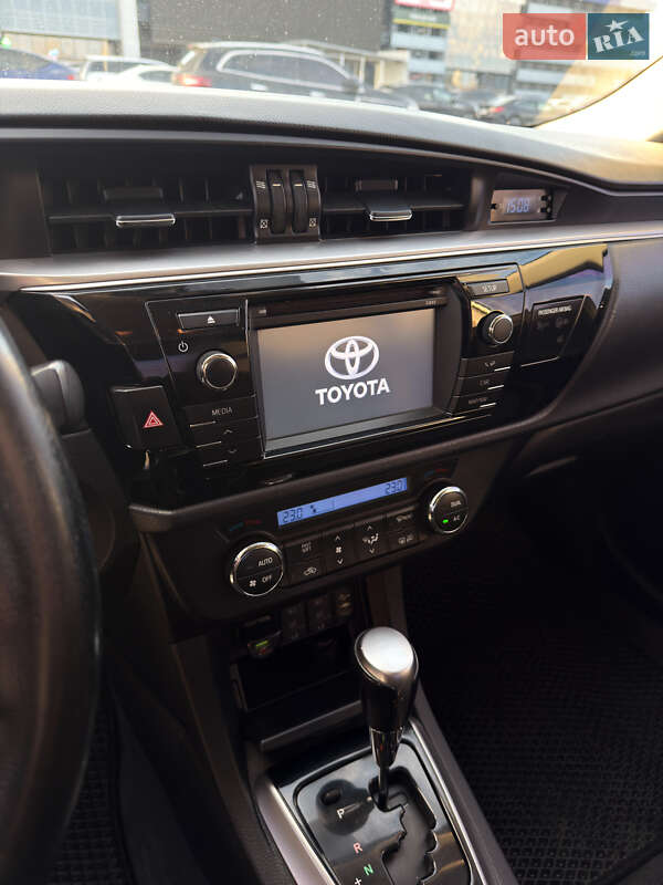 Седан Toyota Corolla 2013 в Киеве фото 4 Седан Toyota Corolla 2013 в Киеве