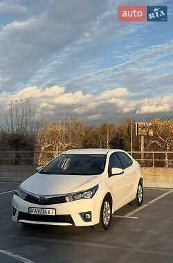 Седан Toyota Corolla 2013 в Киеве