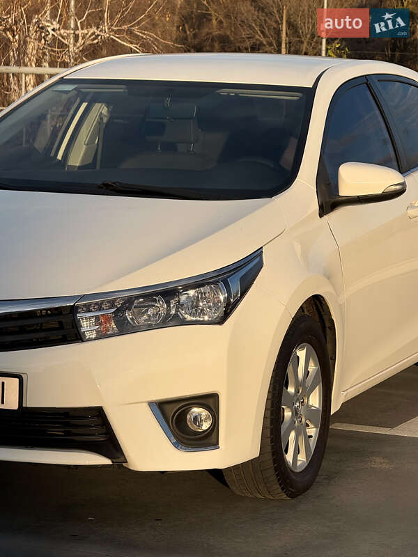 Седан Toyota Corolla 2013 в Киеве фото 2 Седан Toyota Corolla 2013 в Киеве