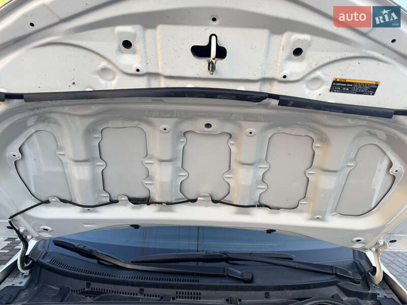 Седан Toyota Corolla 2016 в Киеве фото 32 Седан Toyota Corolla 2016 в Киеве