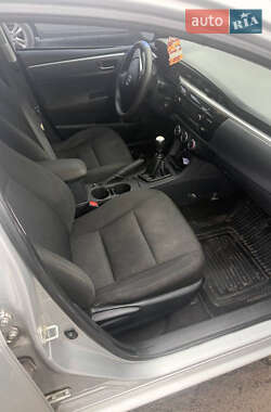 Седан Toyota Corolla 2015 в Києві