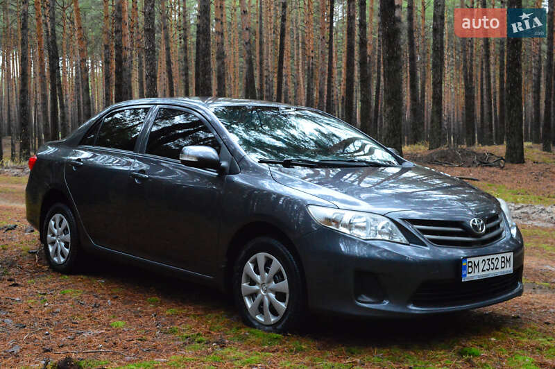 Седан Toyota Corolla 2011 в Лебедине