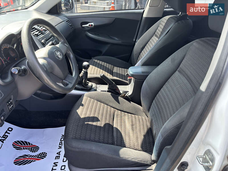 Седан Toyota Corolla 2012 в Киеве