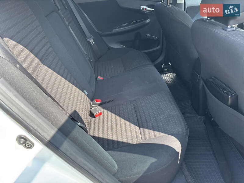 Седан Toyota Corolla 2012 в Киеве