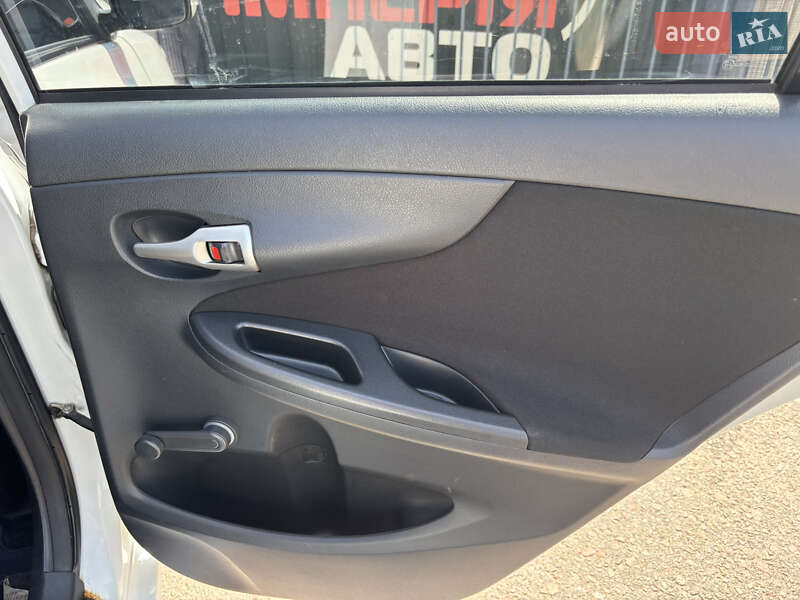 Седан Toyota Corolla 2012 в Киеве