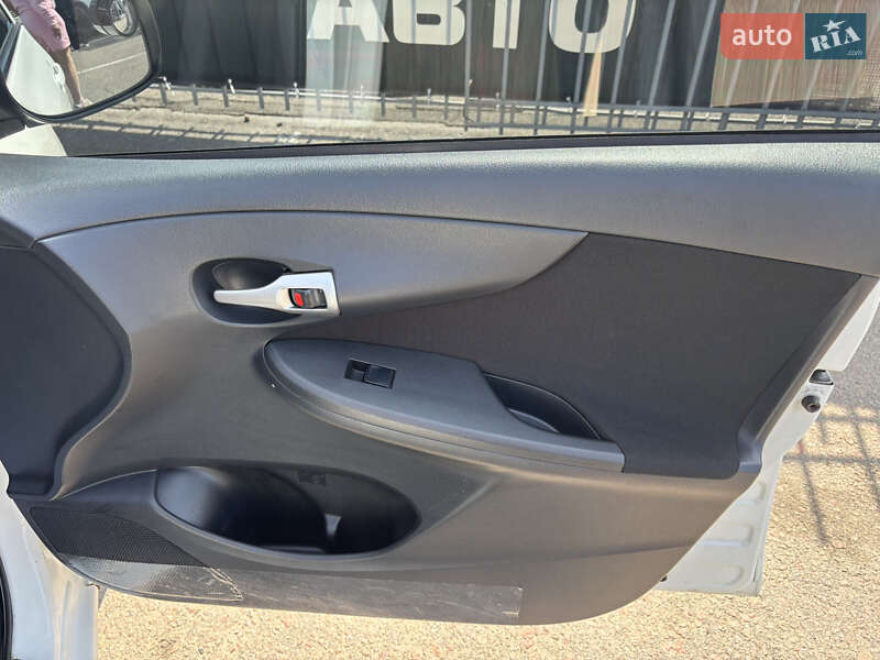 Седан Toyota Corolla 2012 в Киеве