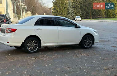 Седан Toyota Corolla 2012 в Жовтих Водах