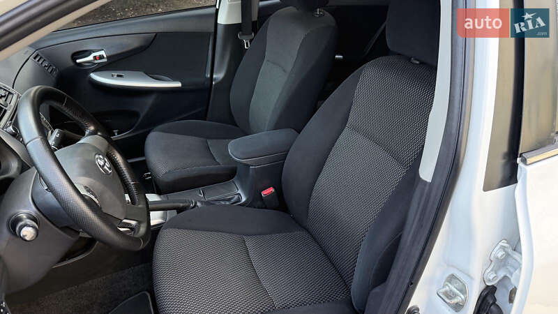 Седан Toyota Corolla 2012 в Желтых Водах фото 14 Седан Toyota Corolla 2012 в Желтых Водах