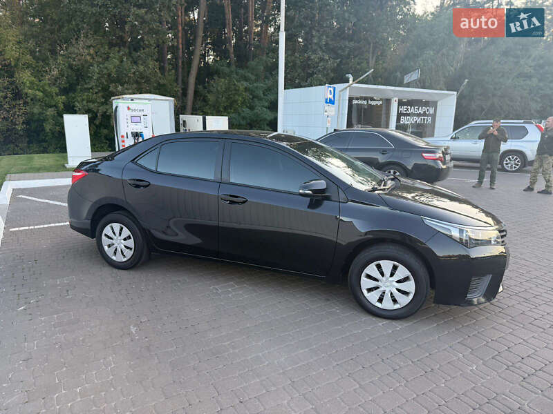 Седан Toyota Corolla 2014 в Дніпрі