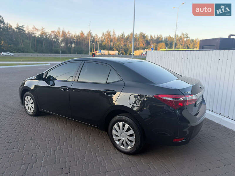 Седан Toyota Corolla 2014 в Дніпрі