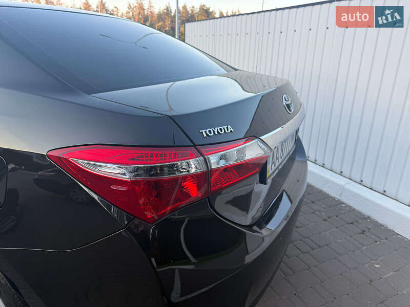 Седан Toyota Corolla 2014 в Дніпрі